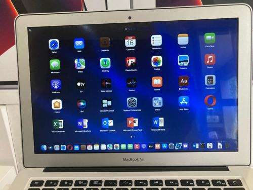 2017 MacBook Air 13 inch Core i5 8GB RAM 128GB SSD With all original Accessories and box