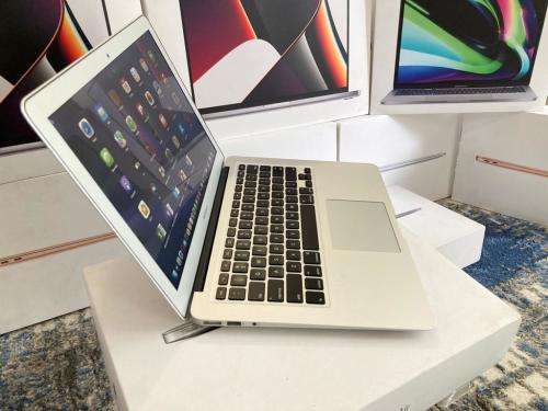 2017 MacBook Air 13 inch Core i5 8GB RAM 128GB SSD With all original Accessories and box
