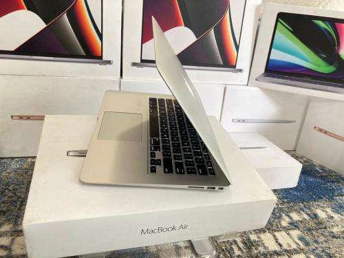 2017 MacBook Air 13 inch Core i5 8GB RAM 128GB SSD With all original Accessories and box