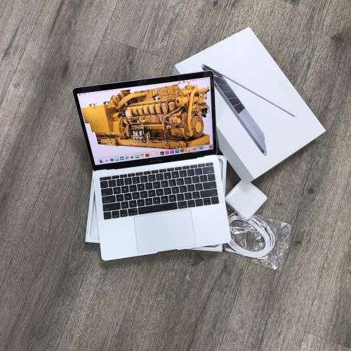 Apple macbook pro 13 inch Retina 2017 Core i5 8GB RAM 128GB SSD As New in Box with all accessories