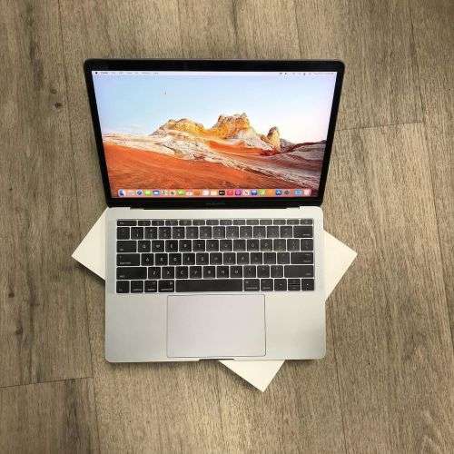 2017 Apple macbook pro 13 inch Retina Core i5 8GB RAM 256GB SSD Storage