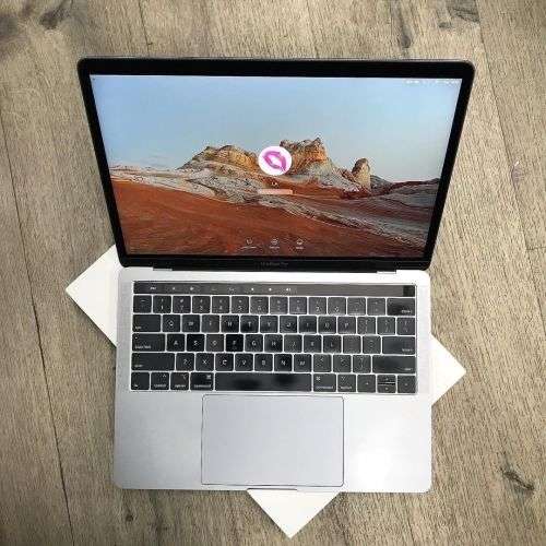 Apple macbook pro 13 inch Retina Touch bar Core i7 16GB RAM 512GB SSD Excellent condition with Box