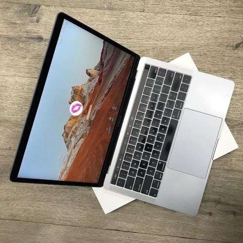 Apple macbook pro 13 inch Retina Touch bar Core i7 16GB RAM 512GB SSD Excellent condition with Box