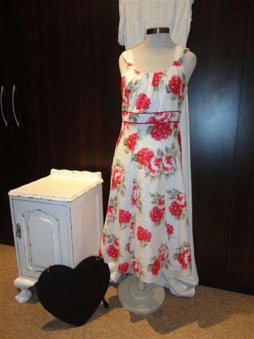 ** FLORAL DRESS SIZE 40**