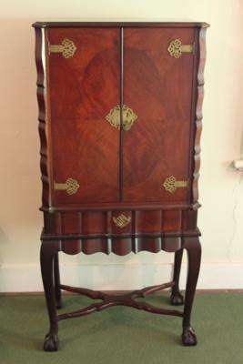 **IMBUIA LIQUOR CABINET**