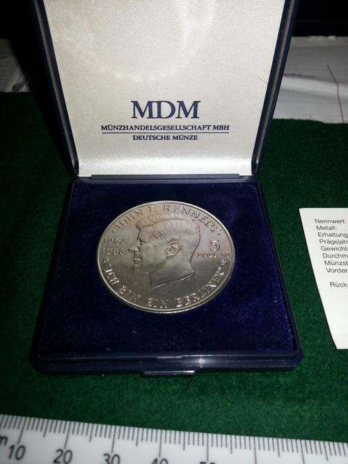 John F. Kennedy 5 Dollars "Ich Bin Ein Berliner" coin, Rare Coin, in Disxplay Box 1988 coin, Niue