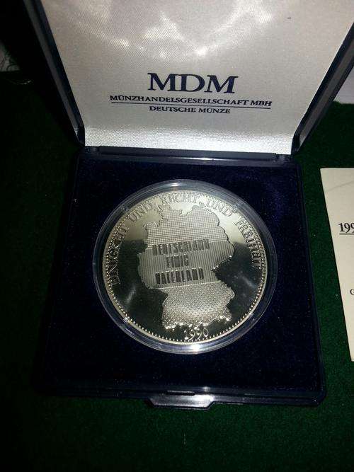 Rare Coin 1990 Deutschland, einig Vaterland in presntation box from MDM and coin capsule