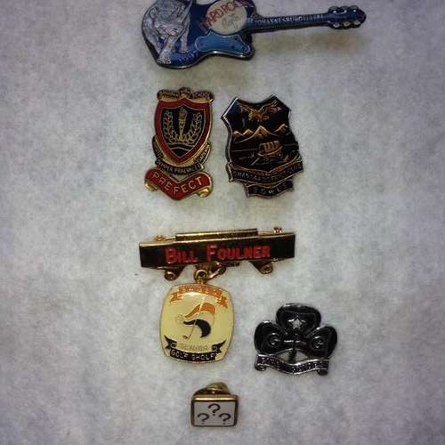 Collection of 6 badges (or pins) in excelent conditon