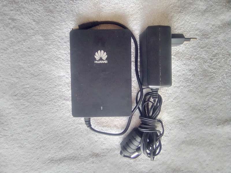 12v Power supply and  Huawei Battery pack