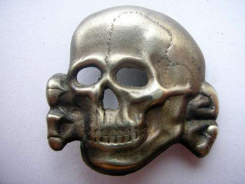 WW 2 - SS - Totenkopf Badges - Ideal backed - with the original  -