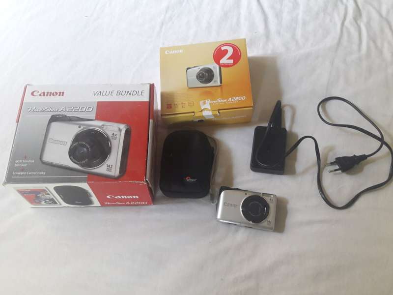 Canon Powershot A2200 Value Bundle