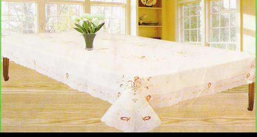 BEAUTIFUL EMBROIDERED TABLE CLOTH & 8 NAPKINS