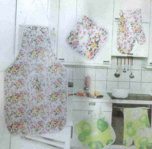 KITCHEN QUEEN--- APRON, OVEN GLOVES, OVEN CLOTH