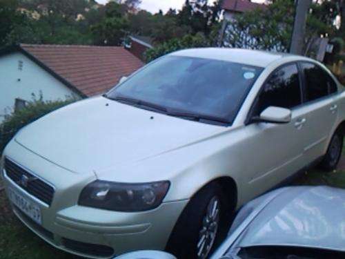 Dec 2004 Volvo S40 2.4i-Full house!!plus 3 Volvo mags  Value R95000!!!