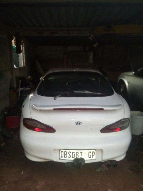 1997 Hyundai Tiburon sporty 2 door Hatchback start and drive !! Value R 38000!!