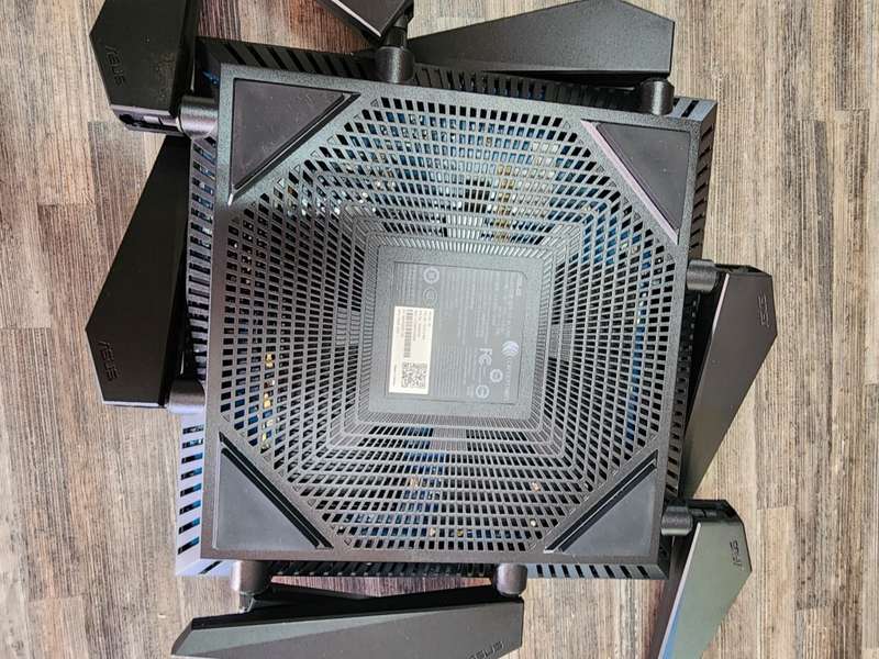 Asus RT-AC5300 Power Fast tri-band gaming router with Game accelerator