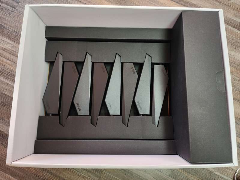 Asus RT-AC5300 Power Fast tri-band gaming router with Game accelerator