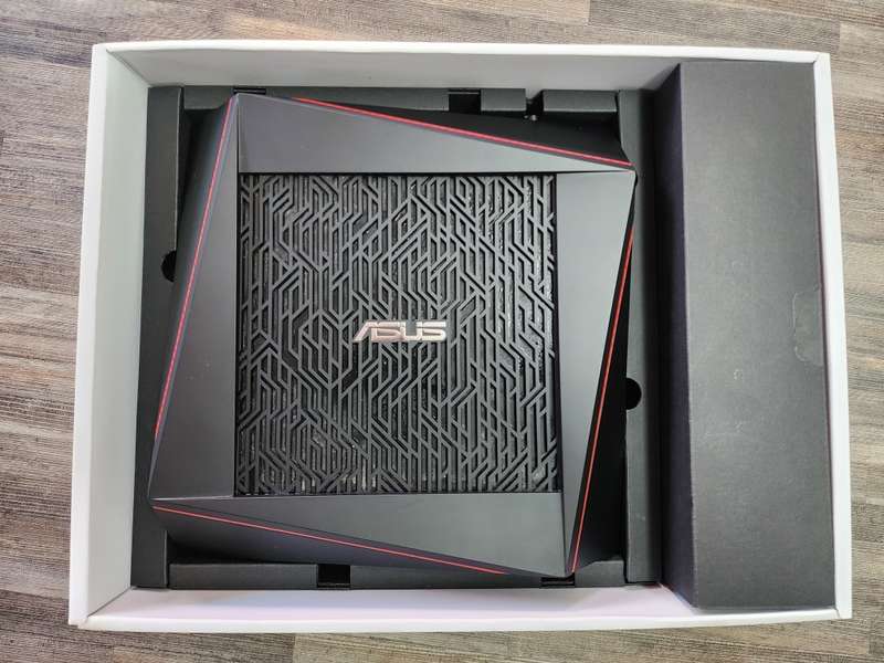 Asus RT-AC5300 Power Fast tri-band gaming router with Game accelerator