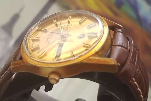 VINTAGE RADO WORLD TRAVEL- AUTOMATIC- FOR REPAIR