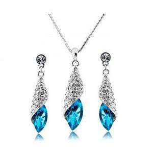 Matching Fashion Earring and necklace set with Crystals