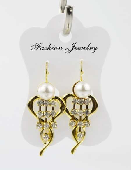 Imitation Gold earring with Crystals and pearl