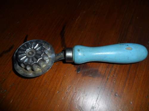 Vintage Nutbrown England Pie Crimper
