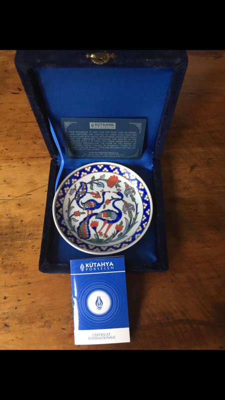 Kutahya Porselen Plate in Velvet display box