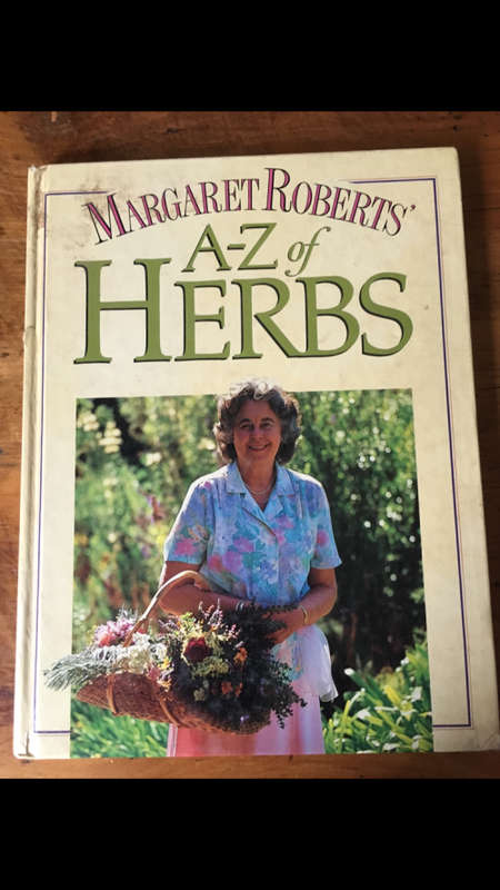 A-Z of Herbs - Margaret Roberts