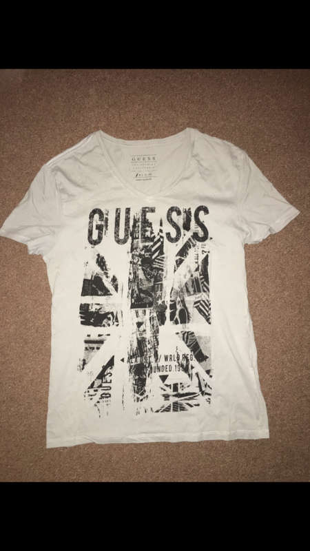 Guess T-Shirt - Size Small