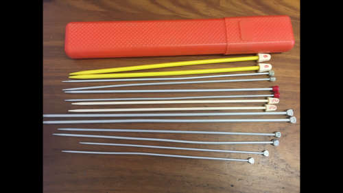 7 Pairs of Knitting Needles with Plastic Container / Case