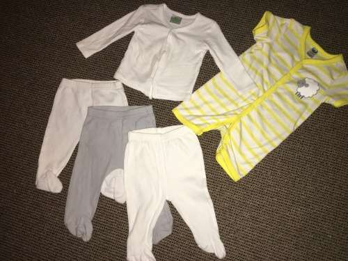 5 x Pieces of Baby Clothing - 0-3 months - Unisex - See pictures