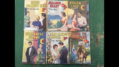 6 x Vintage Romance Books - New Moon Series & True Love Series