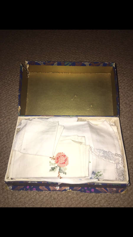 25 x Vintage Handkerchiefs in Vintage Box - See pictures