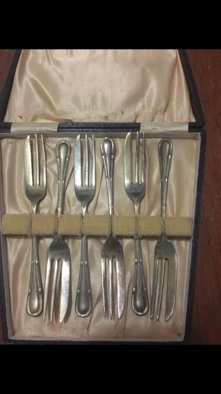Beautiful Vintage EPNS Cake Forks in Box - 6 Piece