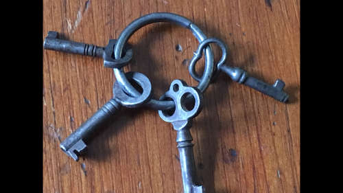 4 x Small Vintage Keys