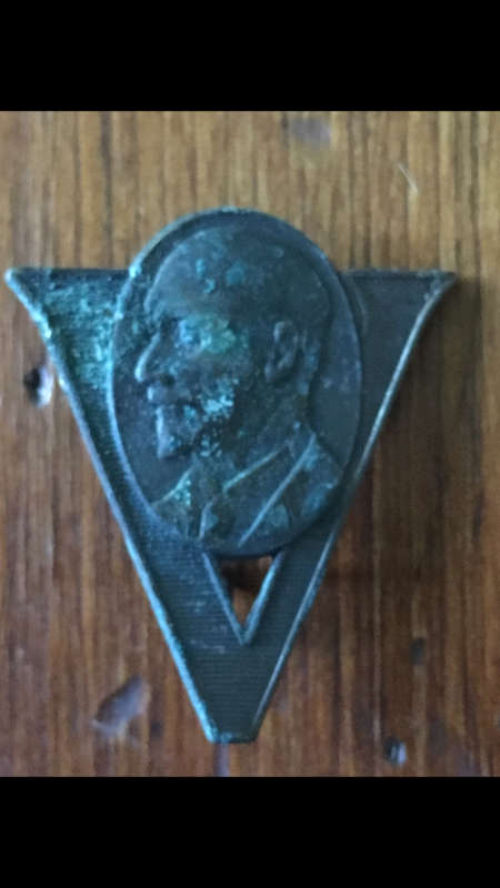 WW2 Jan Smuts Victory pin badge