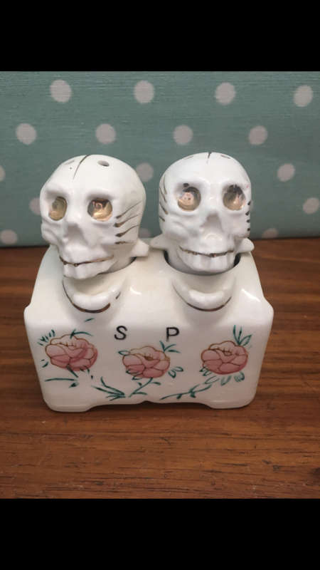 Vintage Skull shaped bobbing head Salt and Pepper Set - Rare Find!!!
