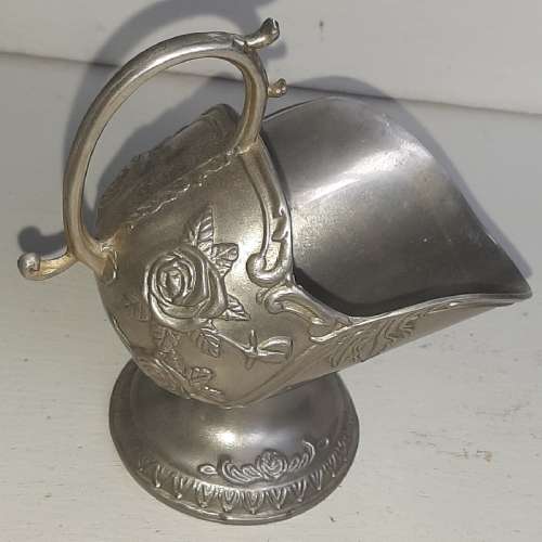 Beautiful Coal Scuttle Shaped Sugar bowl - See pictures