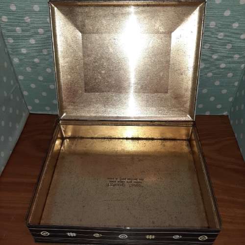Beautiful Edward Sharp Tin - 26cm x 21cm