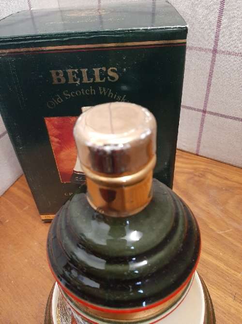 Wade Bell's Whisky Decanter - Empty - Christmas 1993 - In original container - The Sport of Golf