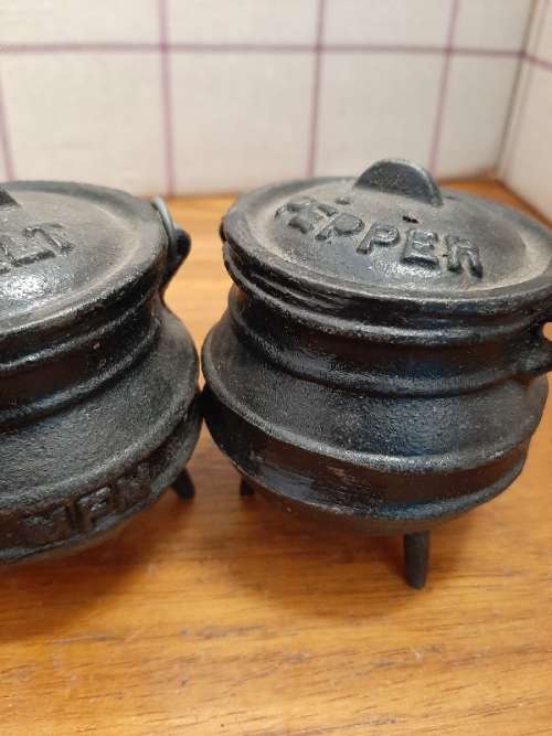 Mini Potjie shaped Salt and Pepper Set