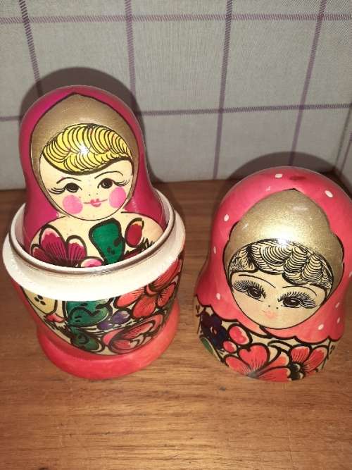 Russian Dolls / Nesting dolls - set of 7