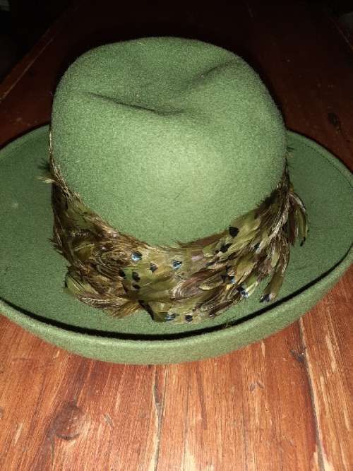 Beautiful Vintage Hat with Feather Detail