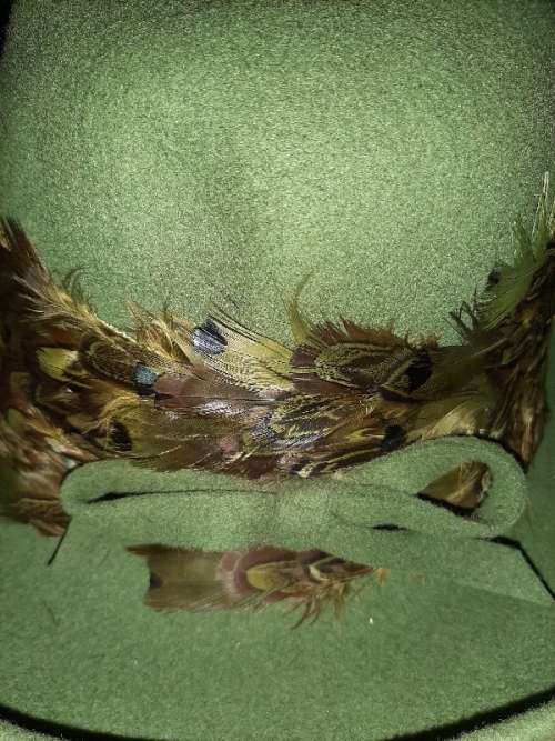 Beautiful Vintage Hat with Feather Detail