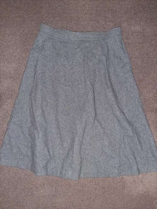 Beautiful Vintage Grey Skirt - Size M to L