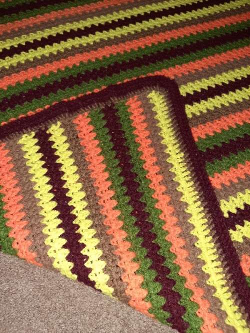 Beautiful Crochet blanket - 130cm x 79cm