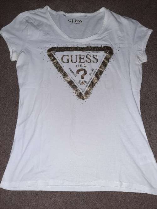 White Branded Guess T-shirt - Size L