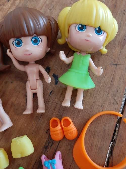 4 x Dolls - Dongguan - with removable clothing items