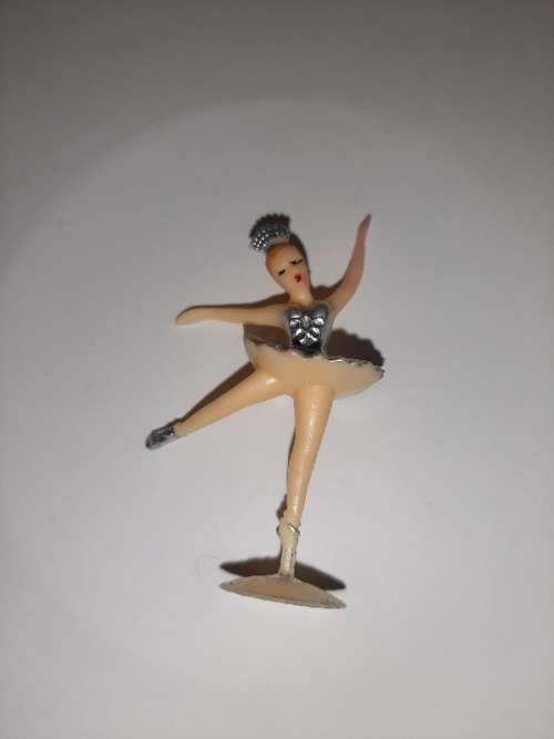 7 x Beautiful Plastic Mini Ballerinas