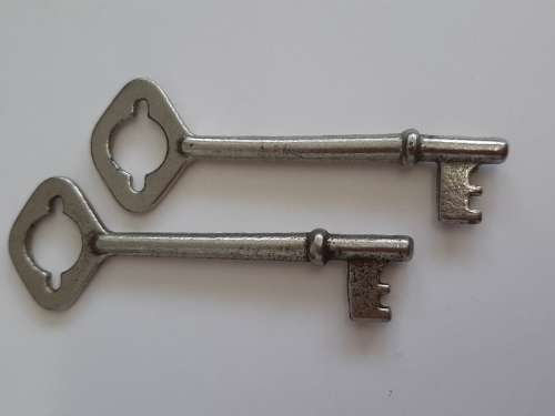 2 x Vintage Keys